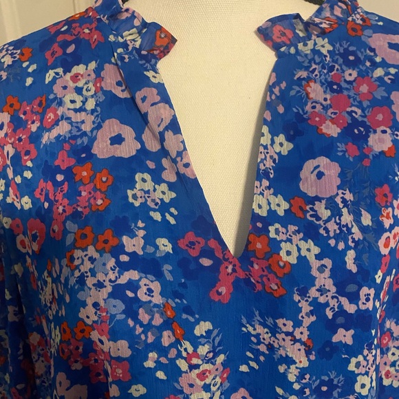 Beautiful Blouse - Picture 2 of 5